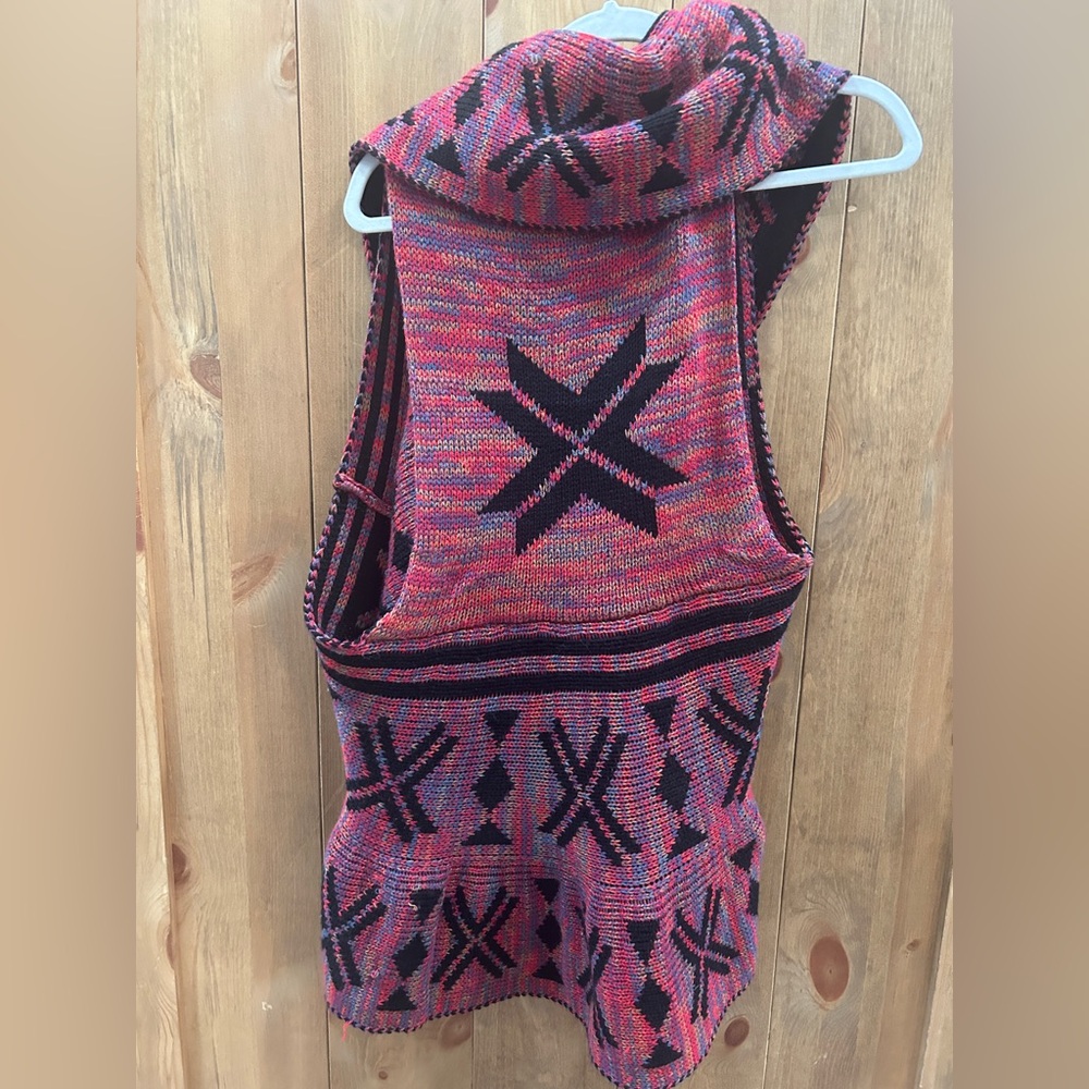 Women's Red and Black Patterned Sweater Vest women’s XL tribal southwestern